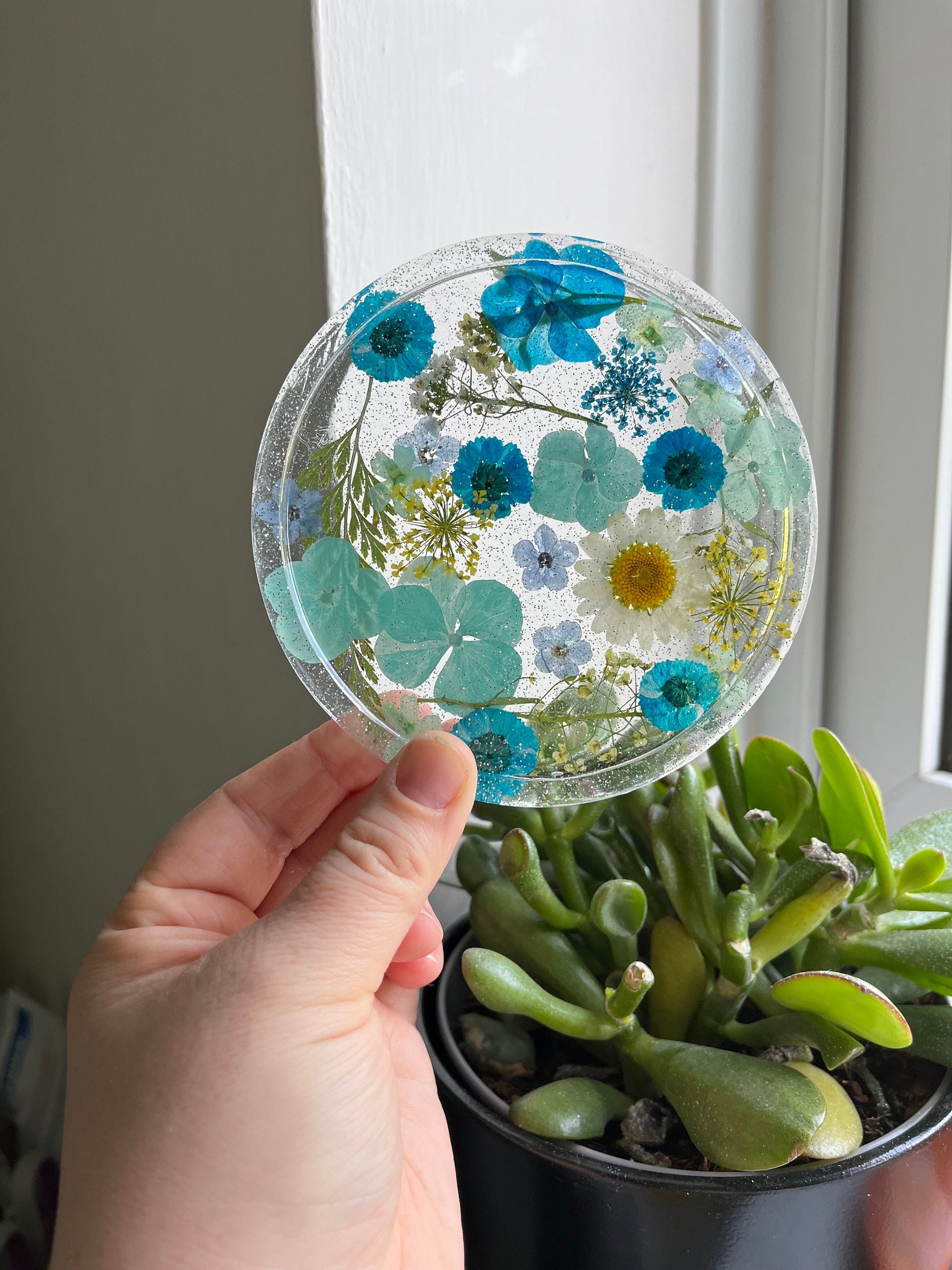 Clear Drinks Coaster with Dried flowers and Glitter with a blue theme