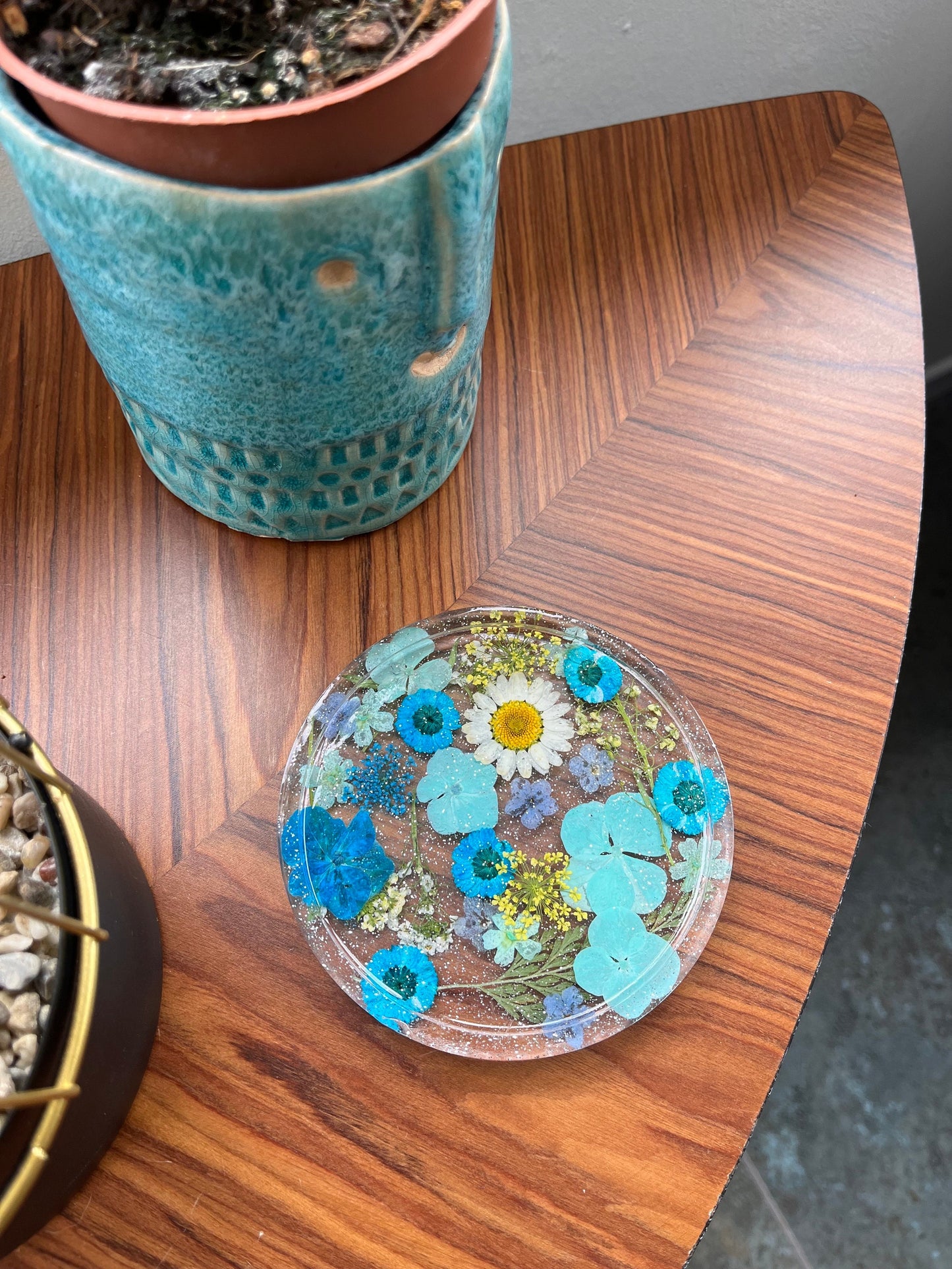 Clear Drinks Coaster with Dried flowers and Glitter with a blue theme